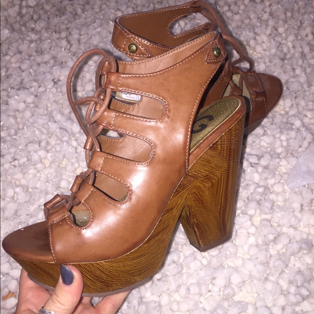 Guess wedge